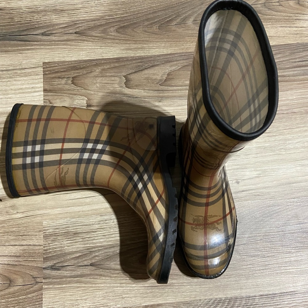 Burberry haymaker mid rain boots